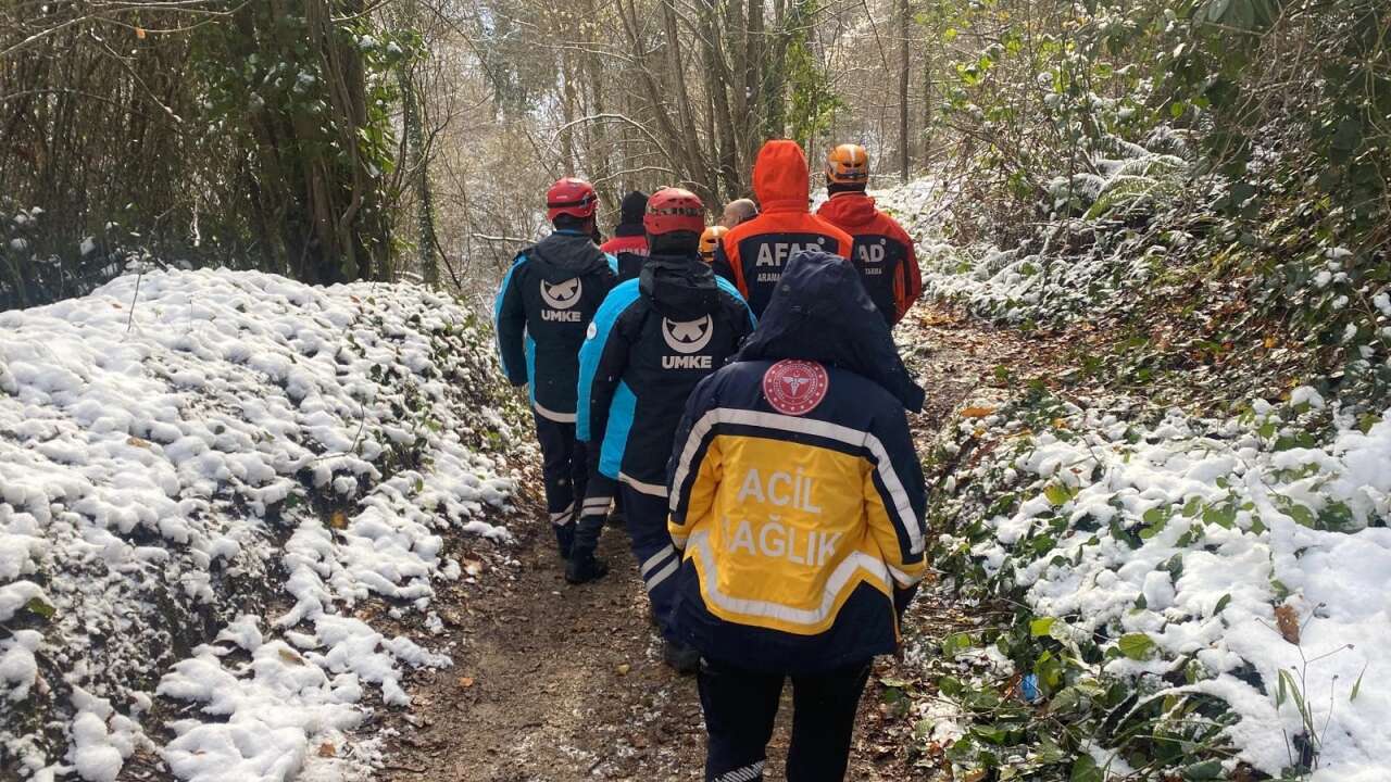 Dere yatağında yarı çıplak erkek cesedi bulundu 8